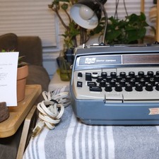 [FULLY FUNCTIONING] 1969 Smith Corona Electra 210 Electric Typewriter w Case picture