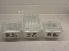 Pyrex Early American Refrigerator Dish Set of 3 with Lids Great Condition picture