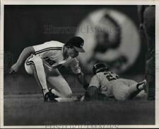 Press Photo Felix Fermin tags out Shane Mack in Indians vs. Twins baseball. picture